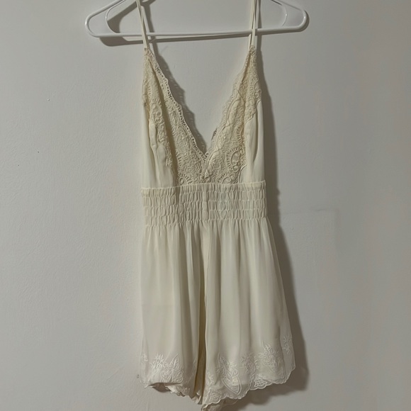 White beach summer romper - Picture 1 of 5